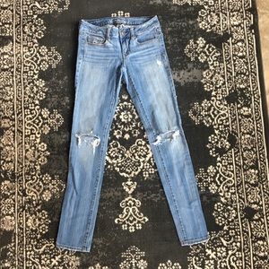 American Eagle • Destroyed Skinny Jeans